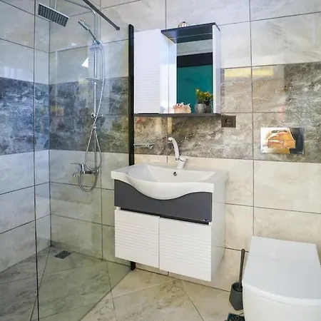 Mees / Kargi Hotel