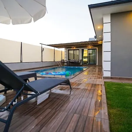 Hotel Mees / Kargi 4*